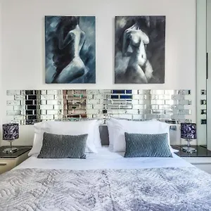 Your Place In Milano Apartment